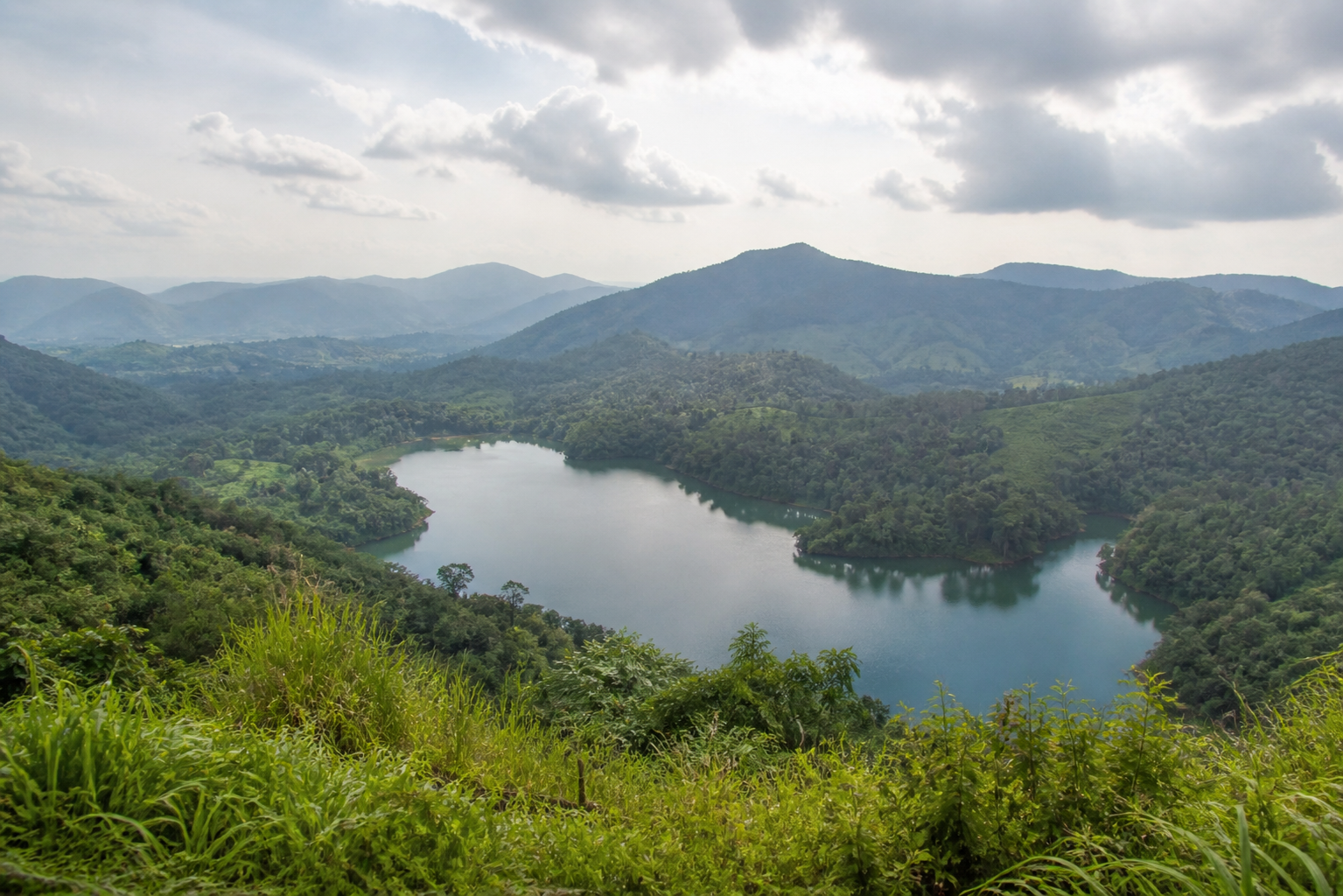  Serenity Above the Hills: A Quiet Escape to Honnamana Kere Viewpoint