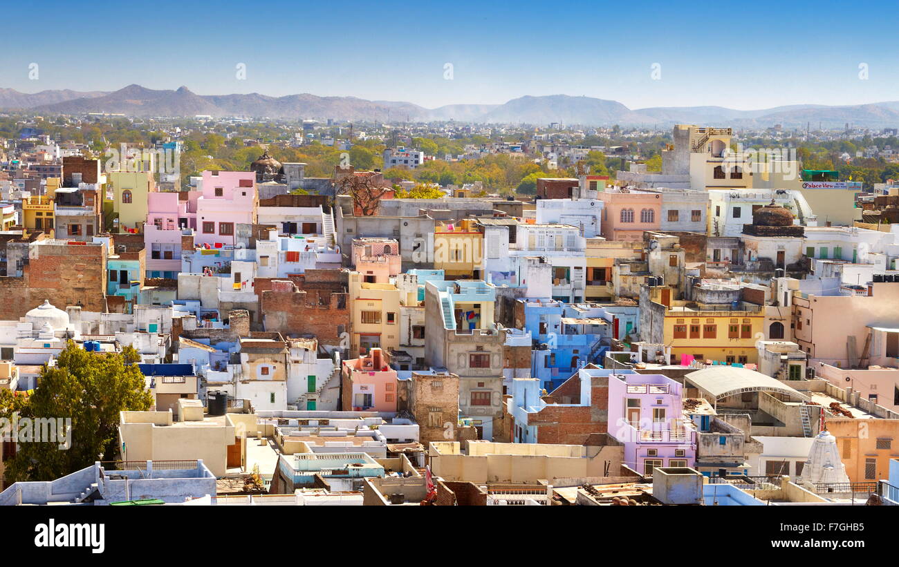 13580_1666269620_aerial-view-of-udaipur-town-from-the-city-palace-udaipur-rajasthan-F7GHB5.jpg